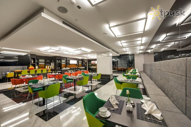 Фото отеля Novotel Sharjah Expo Centre 4* Šārdža AAE bāri un restorāni