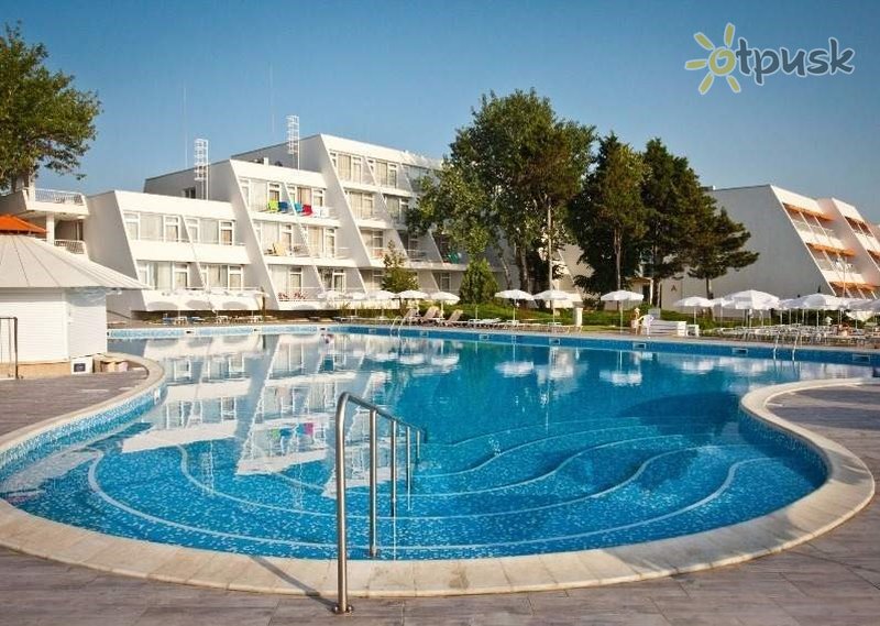 Фото отеля AluaSun Helios Beach 3* Обзор Болгария экстерьер и бассейны