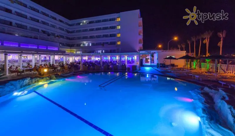 Фото отеля Tasia Maris Beach Hotel 4* Ayia Napa Kipras išorė ir baseinai