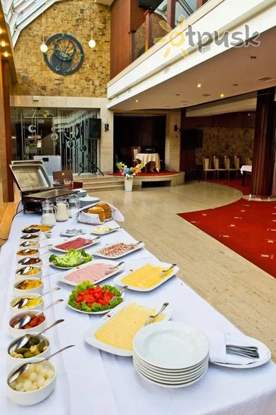 Фото отеля Прага 4* Ужгород Украина - Карпаты бары и рестораны