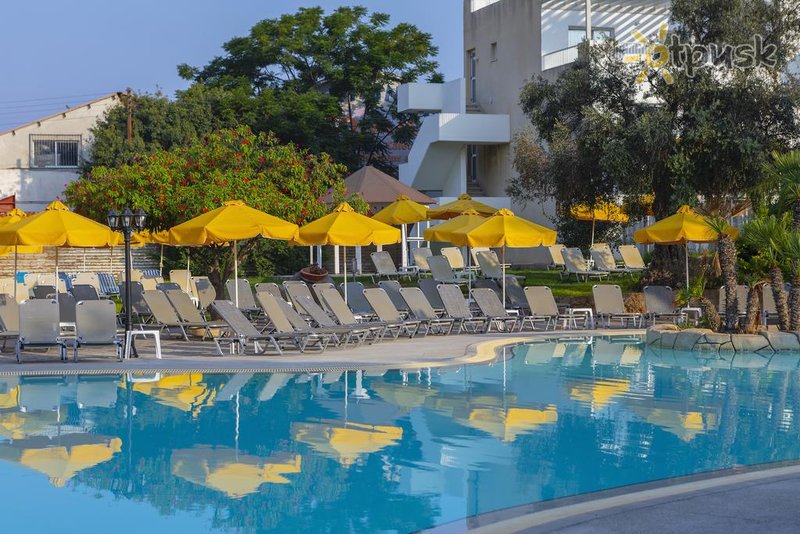 Фото отеля Smartline Mayfair Paphos 3* Пафос Кипр экстерьер и бассейны