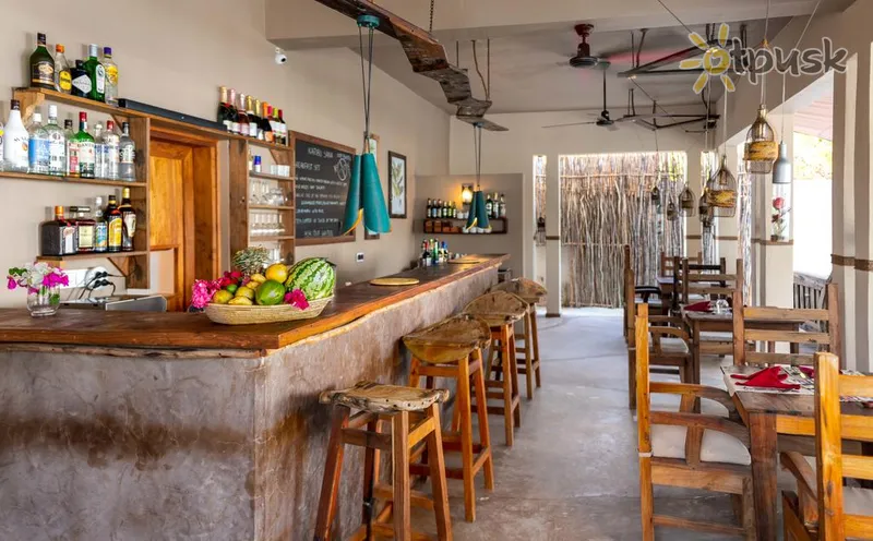 Фото отеля Clove Island Villas & Spa 4* Макундучи Танзания бары и рестораны