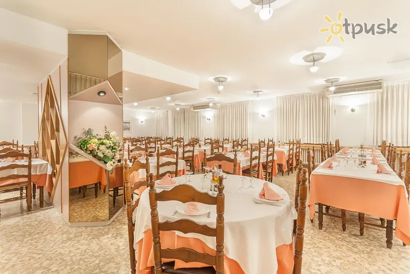 Фото отеля Montecarlo Hotel 2* Nometne Andora bāri un restorāni