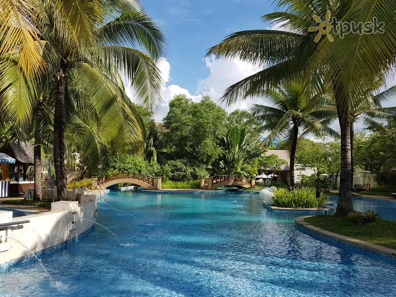 Фото отеля Radisson Blu Hotel Cebu 5* о. Себу Філіппіни екстер'єр та басейни