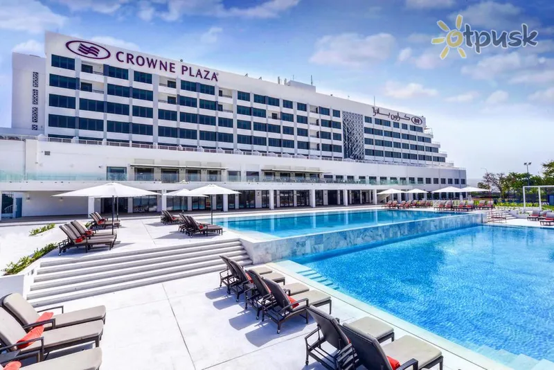 Фото отеля Crowne Plaza Hotel Muscat 4* Muskatas Omanas išorė ir baseinai