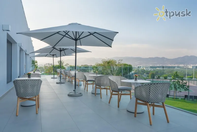 Фото отеля Crowne Plaza Hotel Muscat 4* Маскат Оман бары и рестораны