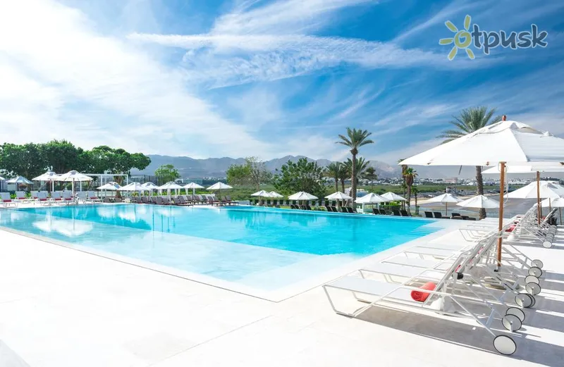 Фото отеля Crowne Plaza Hotel Muscat 4* Маскат Оман экстерьер и бассейны