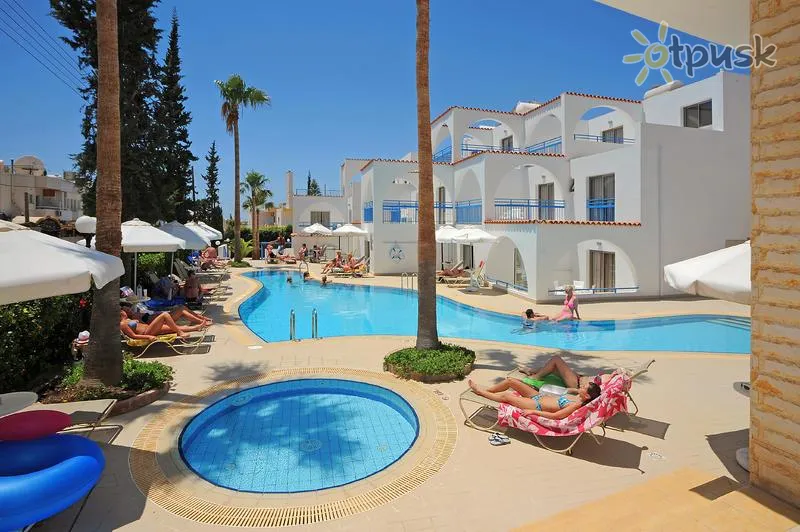 Фото отеля Petrosana Hotel Apartments 3* Aija Napa Kipra ārpuse un baseini