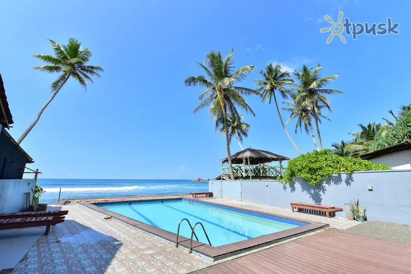 Фото отеля Lucky Seven Beach Resort 3* Hikaduva Šrilanka ārpuse un baseini