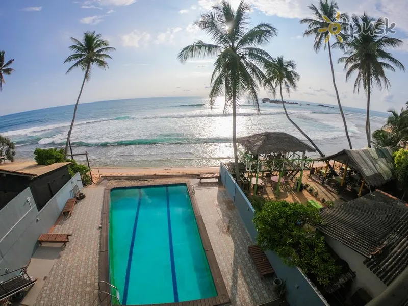 Фото отеля Lucky Seven Beach Resort 3* Хіккадува Шрі Ланка пляж