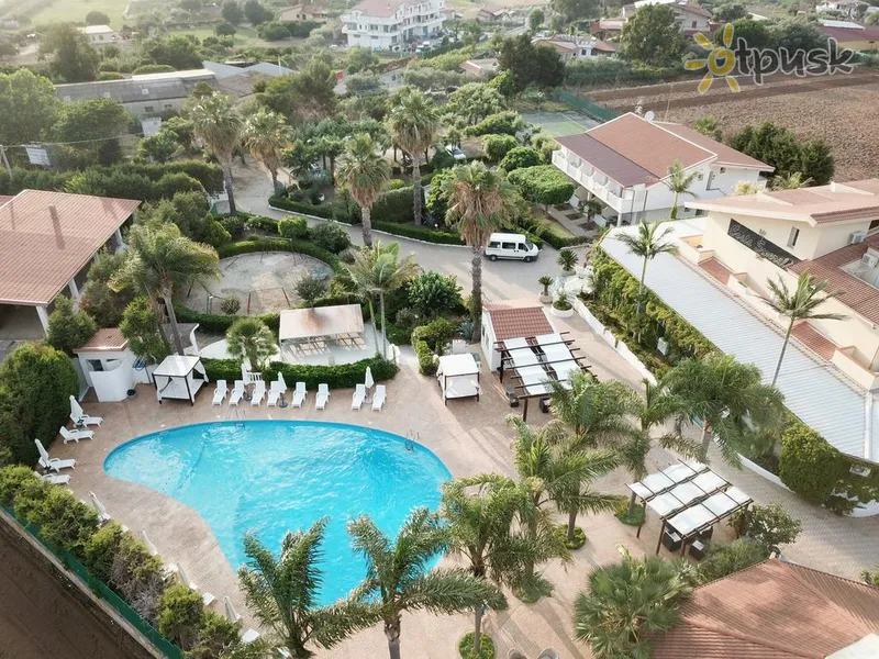 Фото отеля La Costa Smeralda Hotel Club 3* Калабрія Італія екстер'єр та басейни