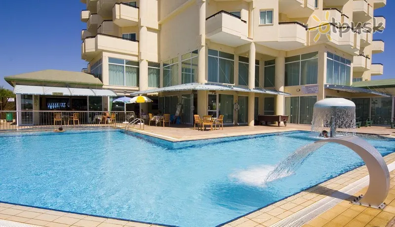 Фото отеля Tasia Maris Sands Beach Hotel 3* Айя Напа Кіпр екстер'єр та басейни
