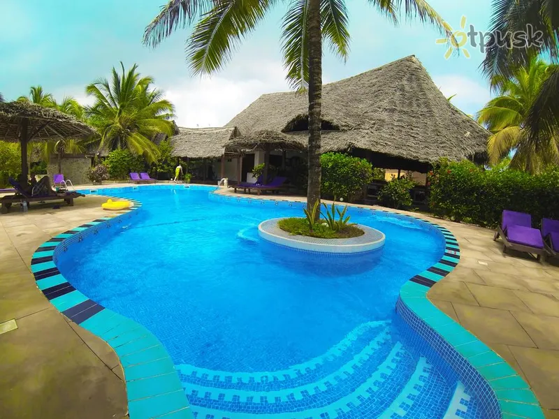 Фото отеля Mnarani Beach Cottages 3* Нунгві Танзанія екстер'єр та басейни