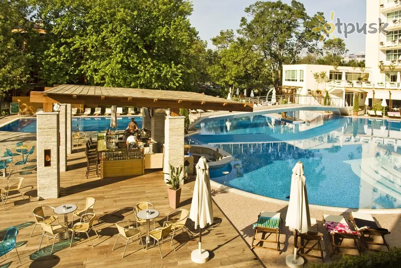 Фото отеля Grand Hotel Nirvana 4* Saulainā pludmale Bulgārija ārpuse un baseini