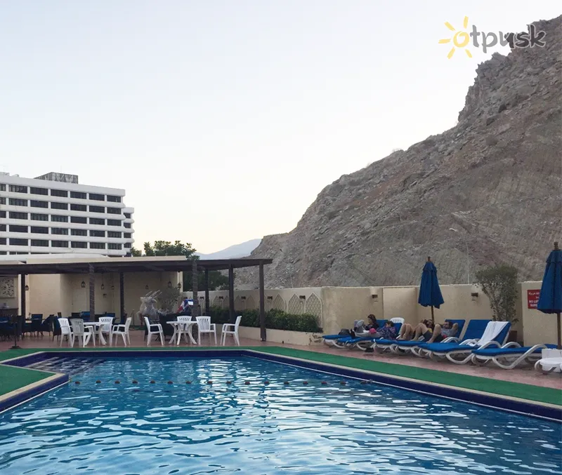 Фото отеля Tulip Inn Downtown Muscat 3* Muskatas Omanas išorė ir baseinai