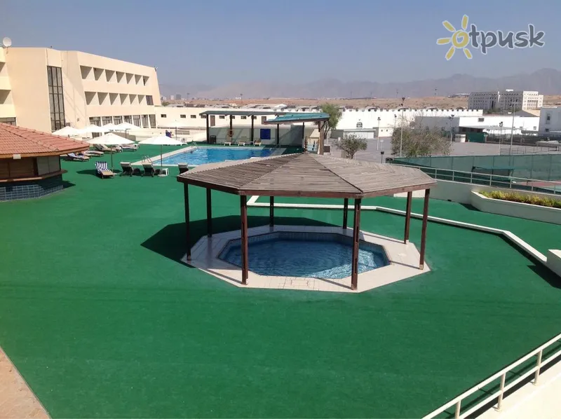 Фото отеля Golden Tulip Seeb 3* Muskatas Omanas išorė ir baseinai