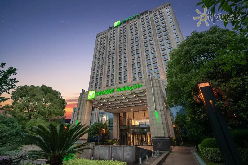Фото отеля Holiday Inn Shanghai Jinxiu 4* Шанхай Китай экстерьер и бассейны
