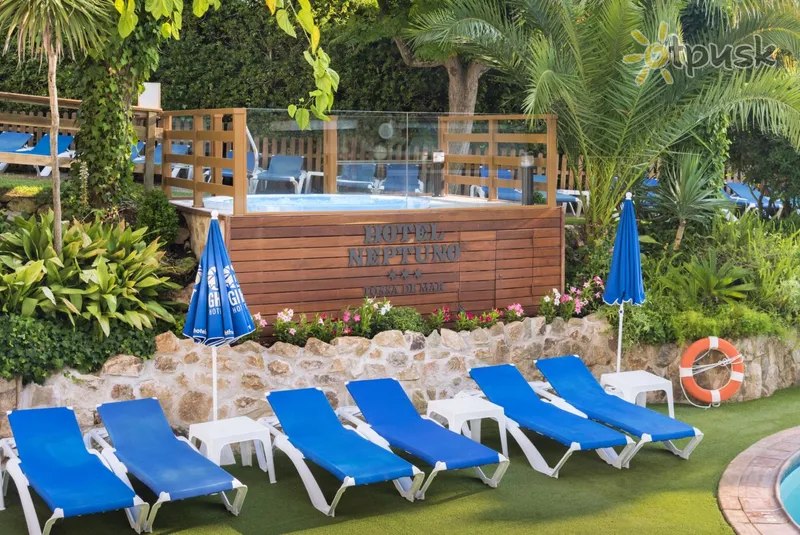Фото отеля GHT Neptuno Hotel 3* Коста Брава Іспанія екстер'єр та басейни