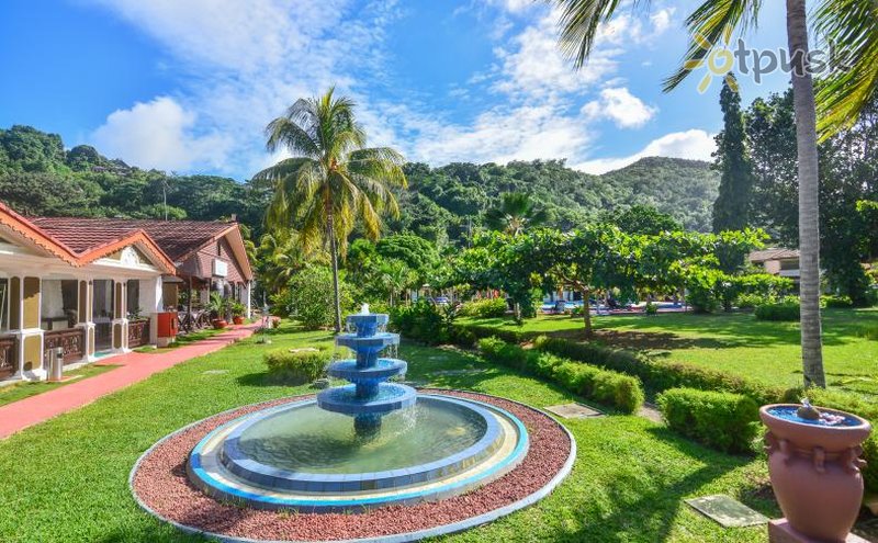 Фото отеля Berjaya Praslin Resort 3* о. Праслин Сейшельские о-ва экстерьер и бассейны