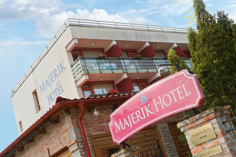 Фото отеля Majerik Hotel 3* Хевиз Венгрия экстерьер и бассейны