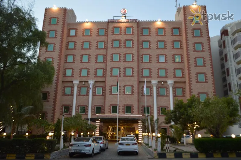 Фото отеля Ramee Guestline Hotel 3* Muskatas Omanas išorė ir baseinai