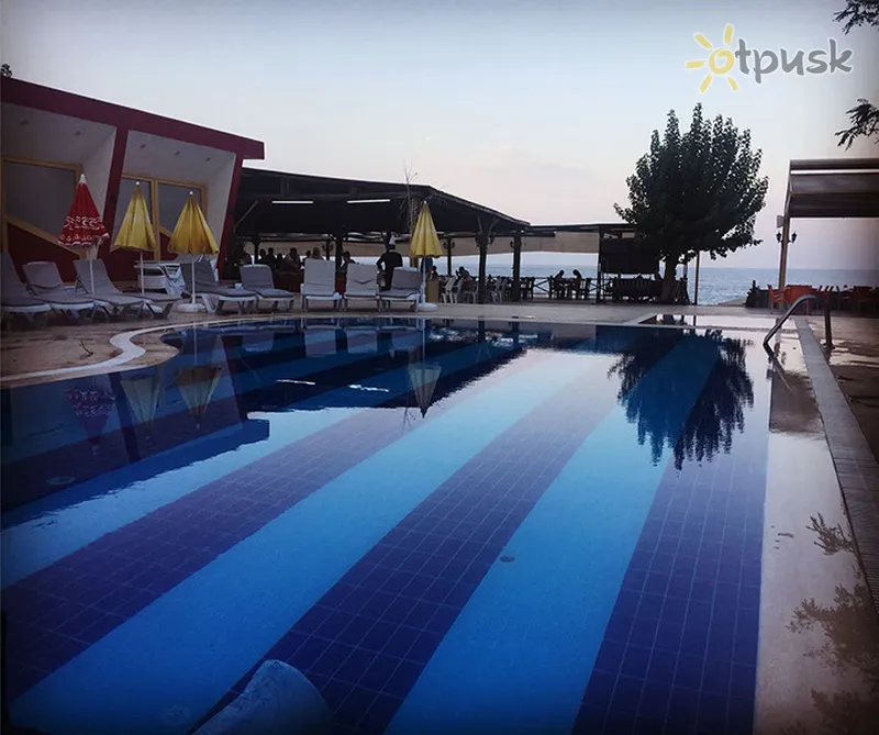Фото отеля Ugur Hotel Beach 3* Кемер Туреччина екстер'єр та басейни