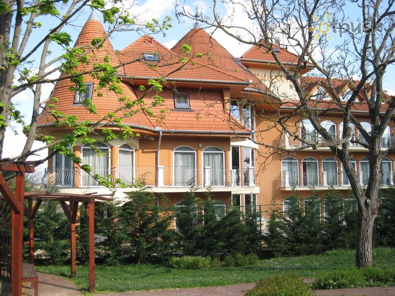 Фото отеля Sante Hotel 3* Хевиз Венгрия экстерьер и бассейны