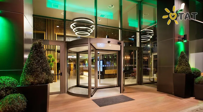 Фото отеля Holiday Inn Istanbul Kadikoy 4* Stambula Turcija ārpuse un baseini