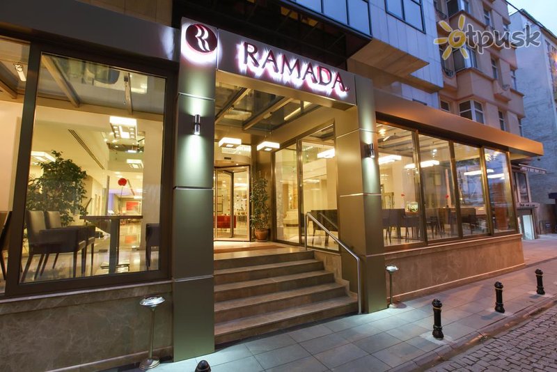 Фото отеля Ramada by Wyndham Istanbul Taksim 4* Стамбул Турция экстерьер и бассейны