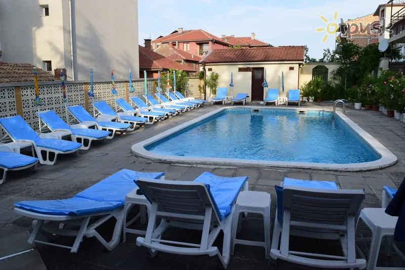 Фото отеля Chris Hotel 3* Svētā Vlasa Bulgārija ārpuse un baseini