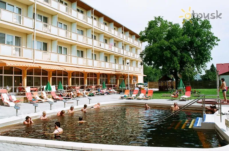 Фото отеля Hungarospa Thermal Hotel 3* Хайдусобосло Венгрия экстерьер и бассейны