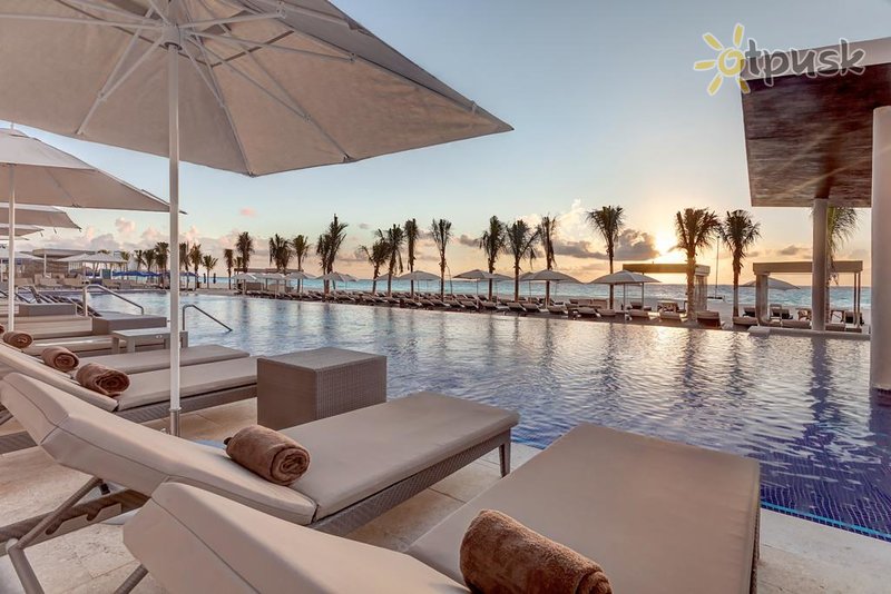 Фото отеля Royalton CHIC Cancun, An Autograph Collection All-Inclusive Resort 5* Канкун Мексика экстерьер и бассейны