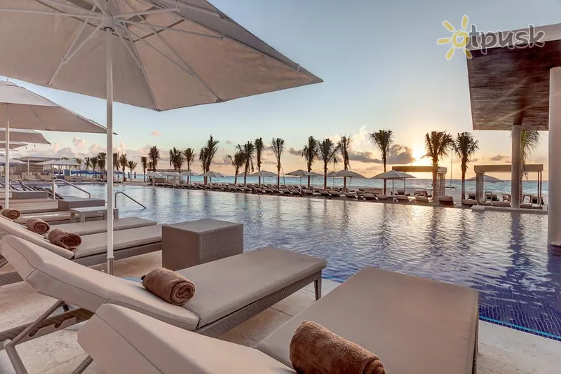 Фото отеля Royalton CHIC Cancun, An Autograph Collection All-Inclusive Resort 5* Канкун Мексика екстер'єр та басейни