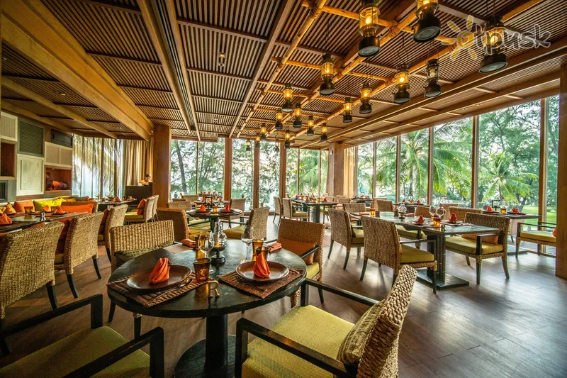 Фото отеля Renaissance Phuket Resort & Spa 5* о. Пхукет Таиланд бары и рестораны