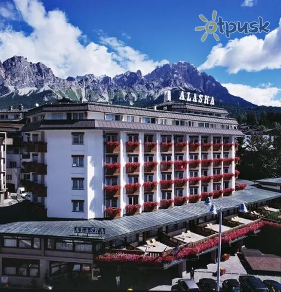 Фото отеля Alaska Cortina 4* Кортина д'Ампеццо Италия экстерьер и бассейны