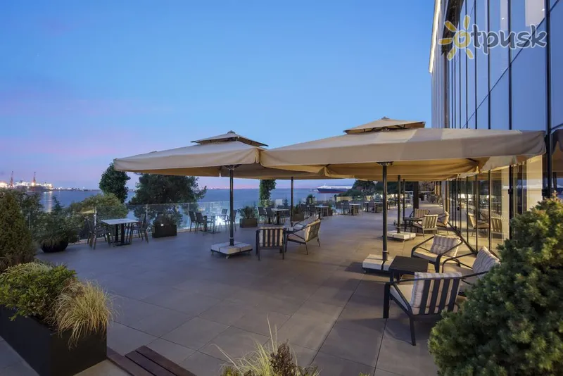 Фото отеля Holiday Inn Istanbul Tuzla Bay 4* Стамбул Турция экстерьер и бассейны