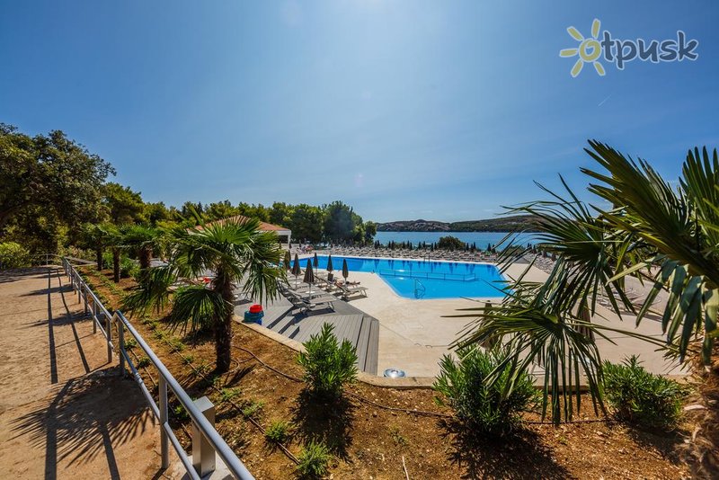 Фото отеля Medena Hotel 3* Трогир Хорватия экстерьер и бассейны