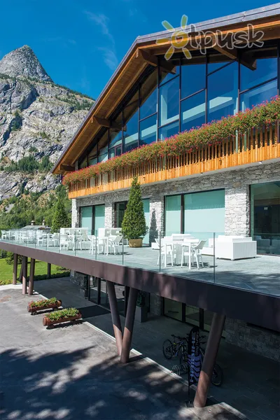 Фото отеля Grand Hotel Mont Blanc 5* Курмайор Италия экстерьер и бассейны