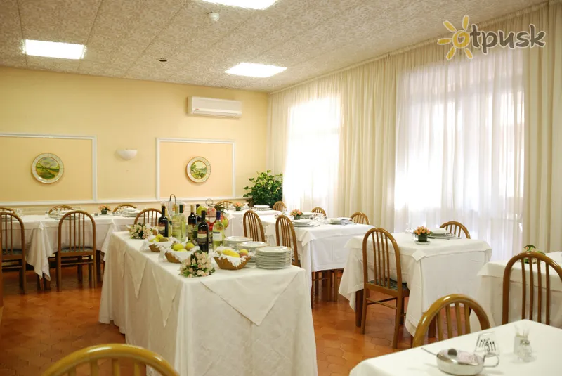 Фото отеля Iris Crillon 3* Фьюджі Італія бари та ресторани
