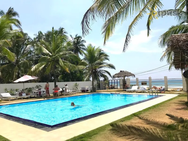 Фото отеля Crystal Resort Dikwella 2* Dikwella Šri Lanka išorė ir baseinai