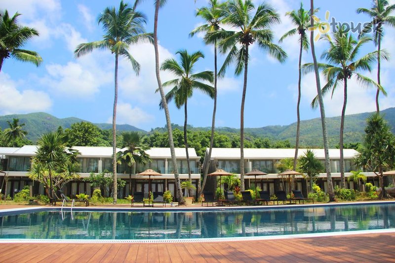Фото отеля Avani Seychelles Barbarons Resort & Spa 4* о. Маэ Сейшельские о-ва экстерьер и бассейны