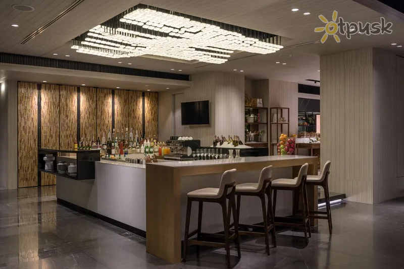 Фото отеля DoubleTree by Hilton Bangkok Ploenchit 4* Бангкок Таїланд бари та ресторани