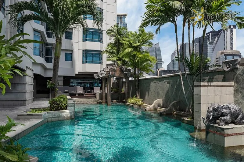 Фото отеля DoubleTree by Hilton Bangkok Ploenchit 4* Бангкок Таїланд екстер'єр та басейни