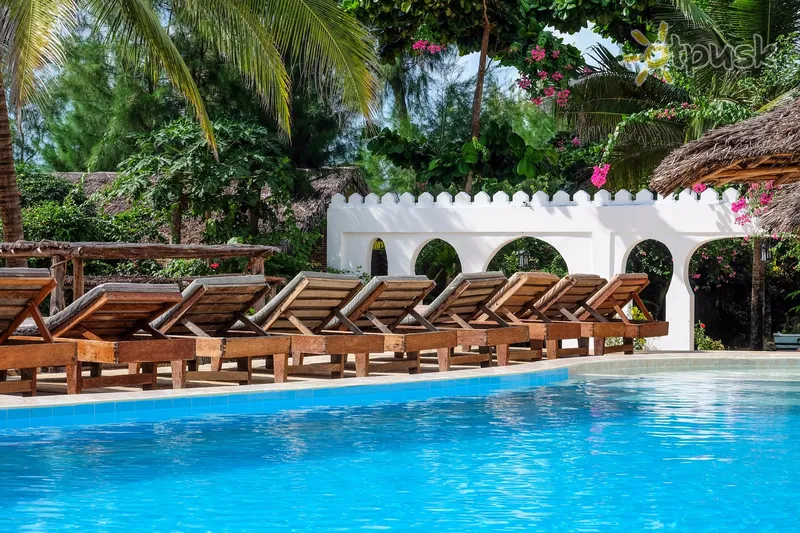 Фото отеля Seasons Lodge 3* Понгве Танзанія екстер'єр та басейни