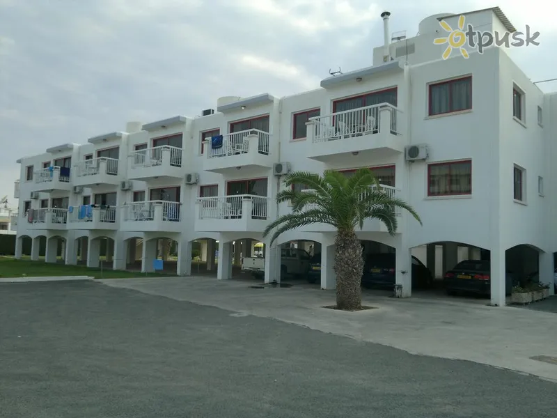 Фото отеля Androthea Apartments 3* Ayia Napa Kipras išorė ir baseinai