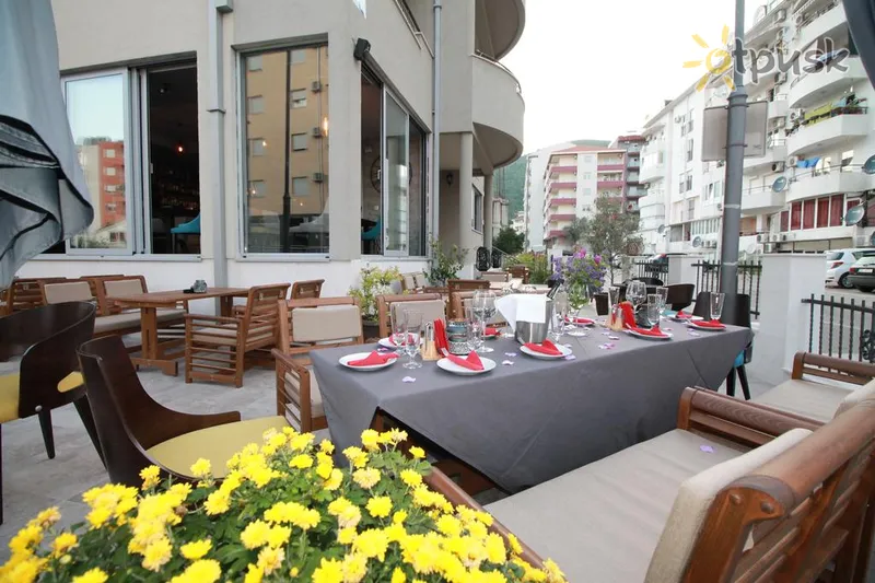 Фото отеля Le Marc 3* Будва Черногория бары и рестораны