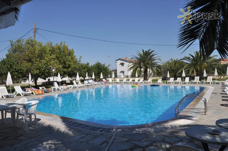 Фото отеля Tzilios Studios 2* Korfu Graikija išorė ir baseinai