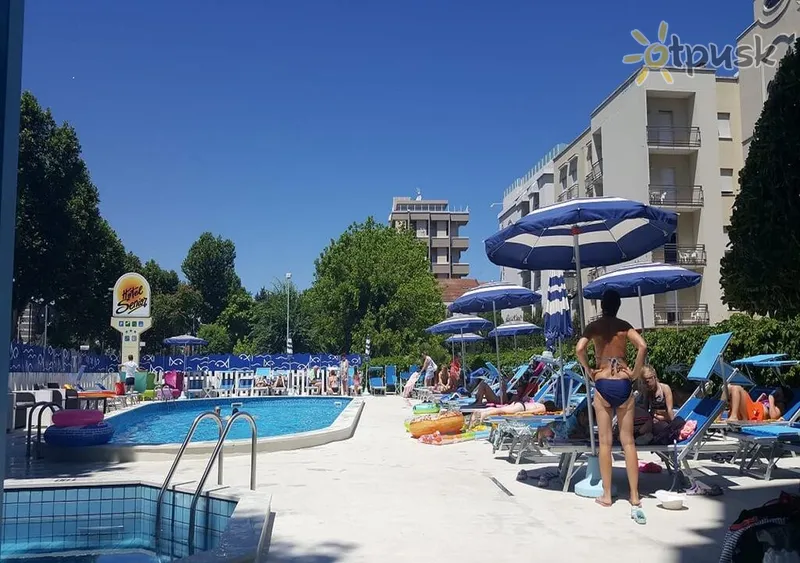 Фото отеля Senior Hotel 3* Riminis Italija išorė ir baseinai