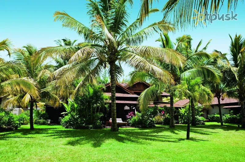Фото отеля LUX* Le Morne Resort 5* о. Маврикий Маврикий экстерьер и бассейны