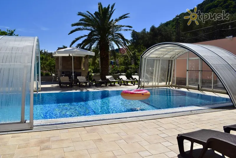 Фото отеля Dolphin Villa 4* Petrovac Juodkalnija išorė ir baseinai